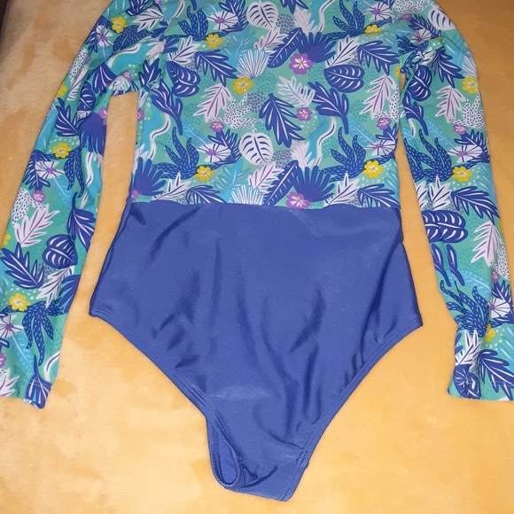 Girls size 7/8 Wave Zone swimsuit - Picture 2 of 3